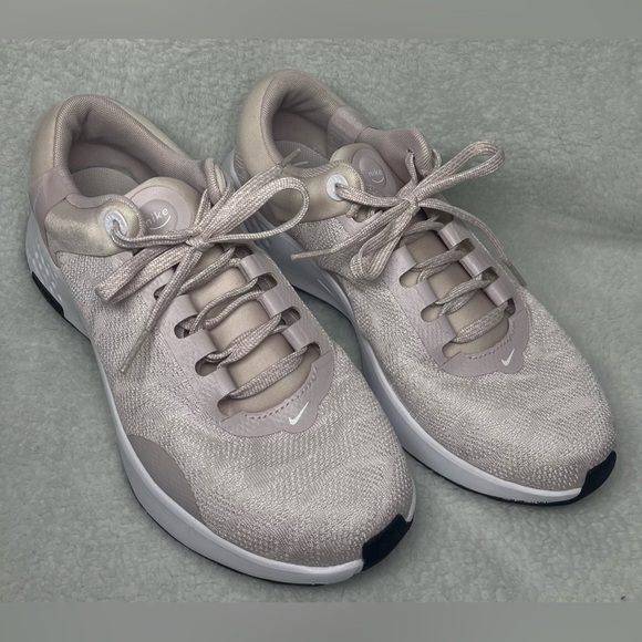 Nike Women's Sneakers in Light Pink and White - Picture 6 of 16